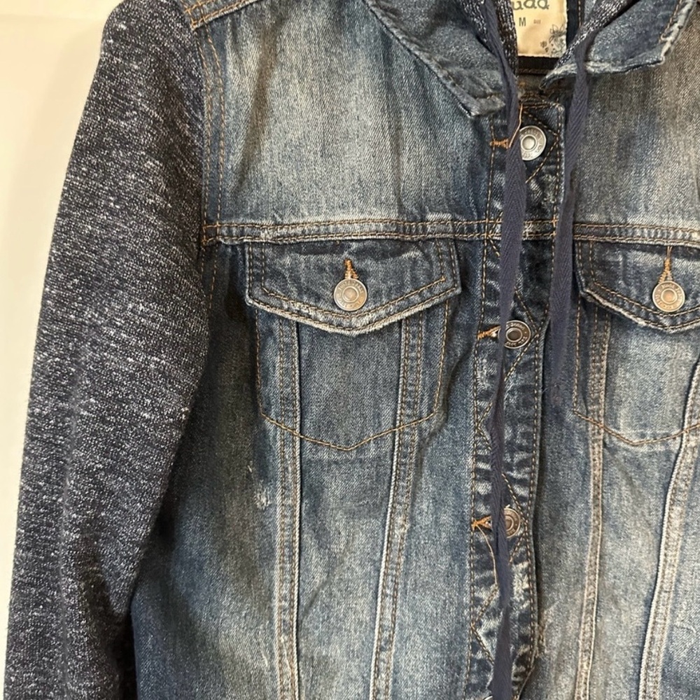 MUDD Denim Jacket Womens M Trucker Sweater Sleeves Hoodie Dark Wash Distressed - Picture 6 of 10